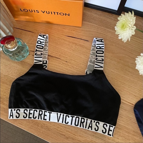 💕BUNDLE💕 2 x Victoria’s Secret Logo Strap Crop- As New, Size S - Picture 2 of 5